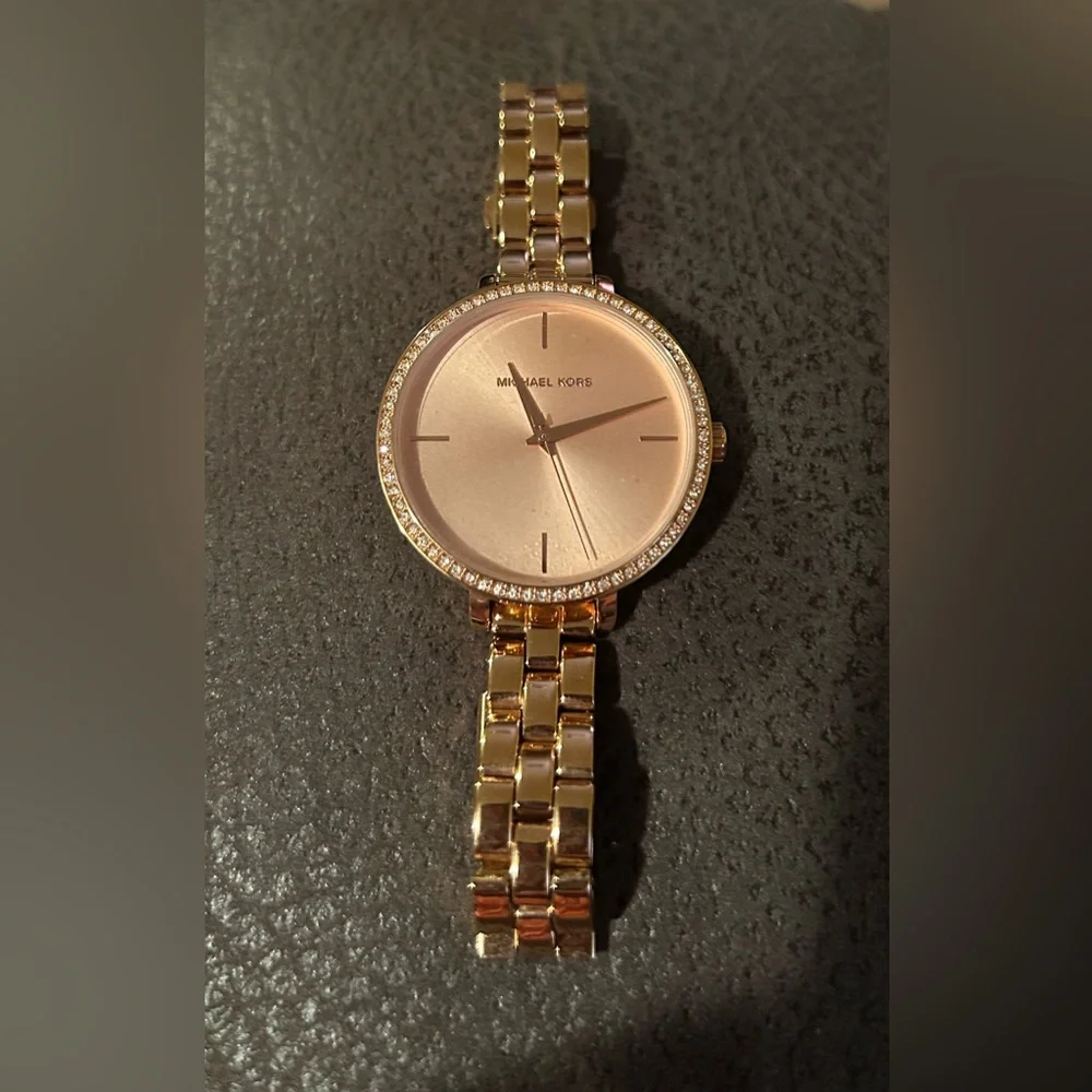MICHAEL KORS
Charley Quartz Rose Gold Dial Women's Watch - Picture 2 of 3
